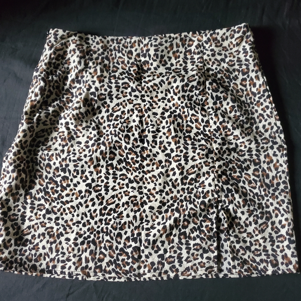 SHEIN LEOPARD PRINT MINI SKIRT